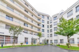 Quality Suites Valenciennes,,2 star