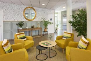 Quality Suites Valenciennes,,2 star