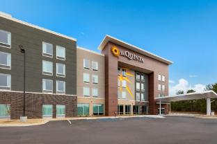 La Quinta Inn & Suites By Wyndham Athens,,3 star