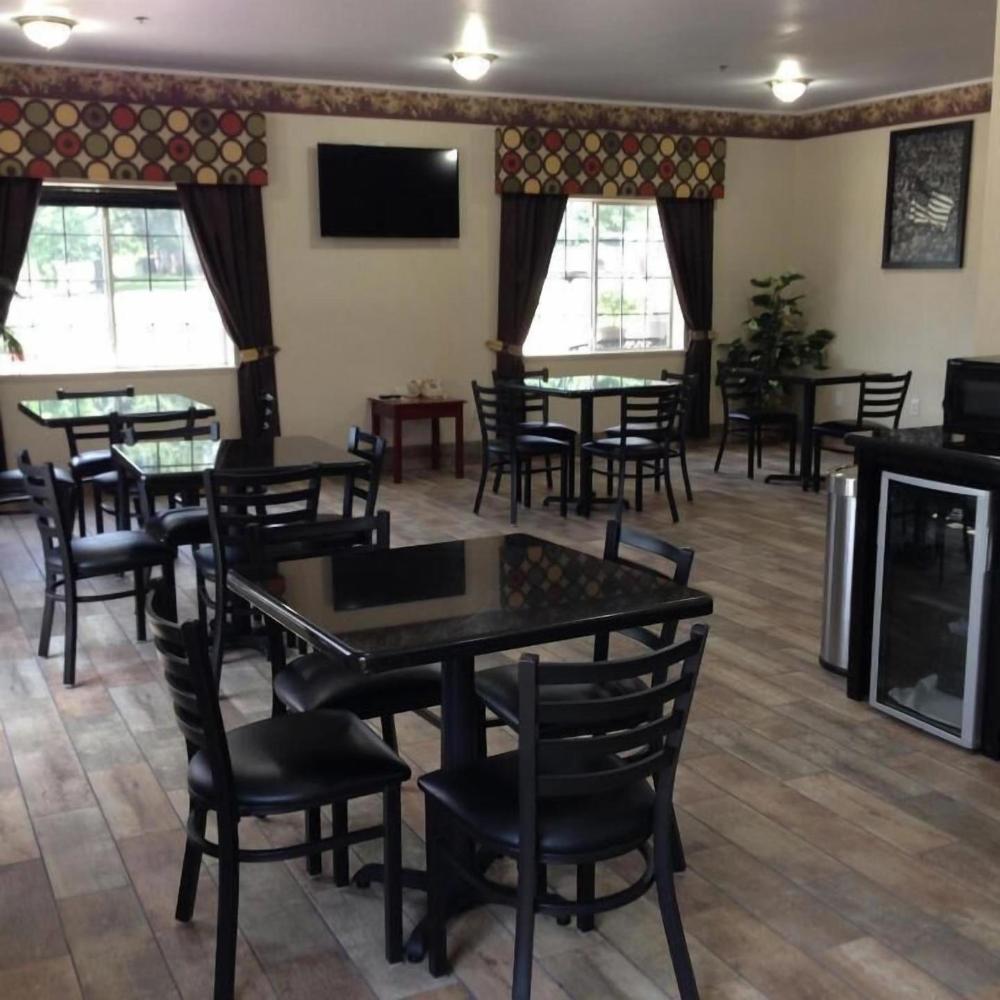 hotel piney woods