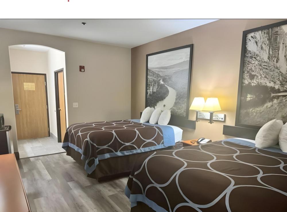 hotel piney woods