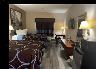 hotel piney woods