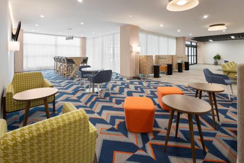 La Quinta Inn & Suites By Wyndham Jamaica Nyc/Jfk Airtrain,,3 star