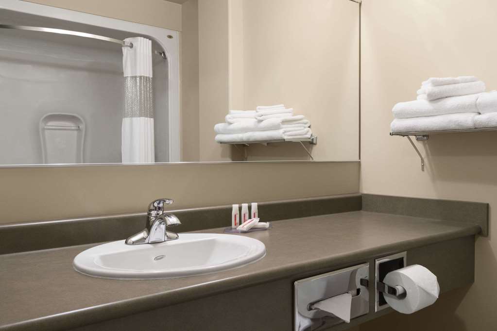 days inn by wyndham thunder bay north