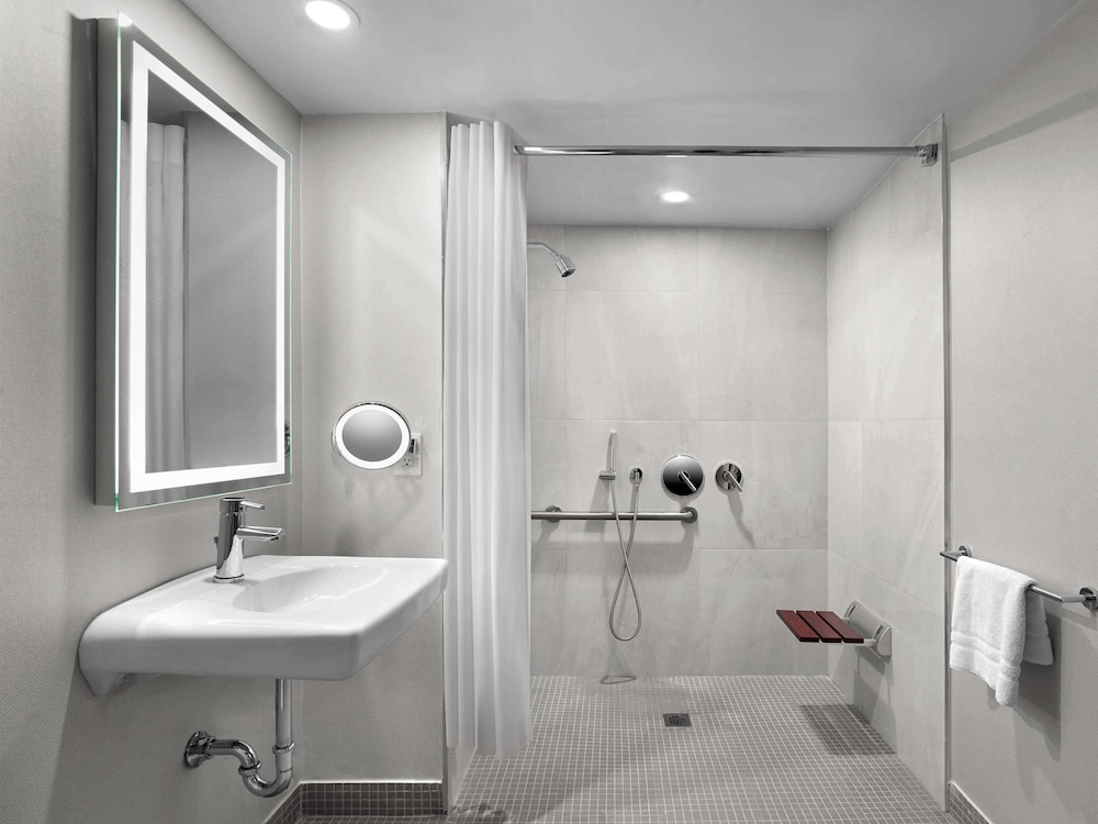 novotel toronto centre