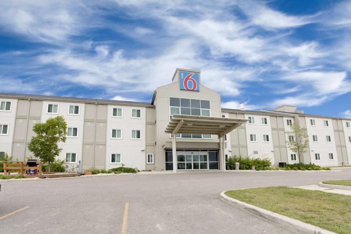 motel 6 brandon mb