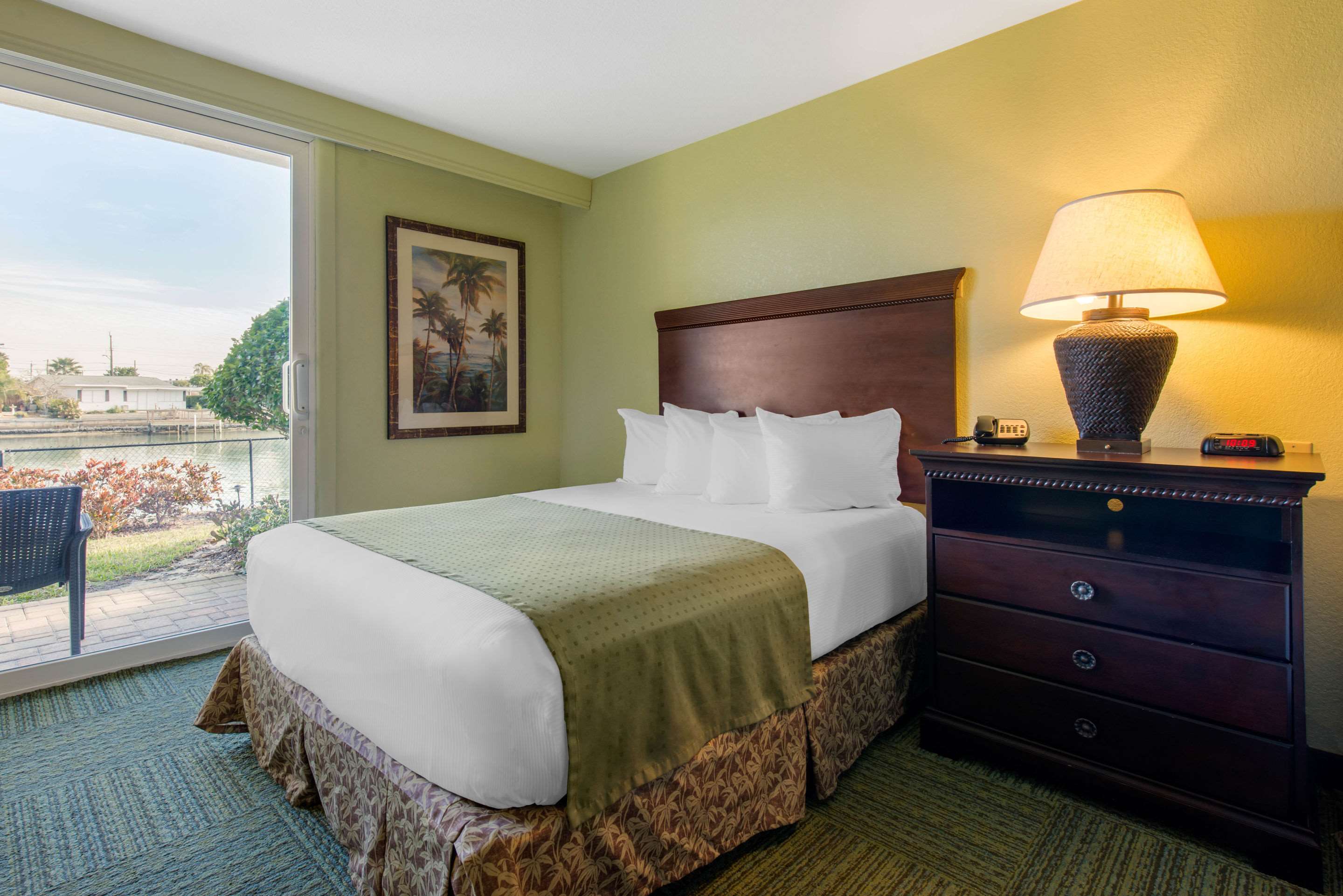 treasure island hotel and marina