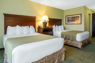 treasure island hotel and marina