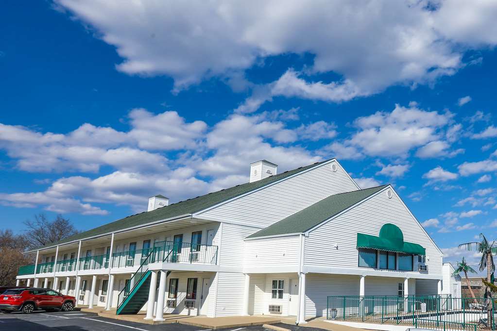 super 8 by wyndham branson shepherd of the hills expressway