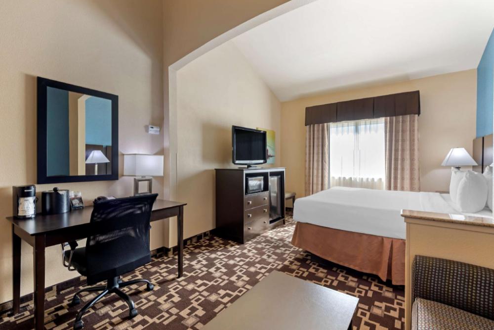 comfort suites entertainment