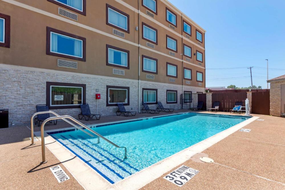 comfort suites entertainment