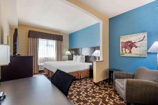 comfort suites entertainment