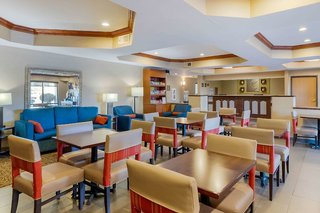 comfort suites south haven area