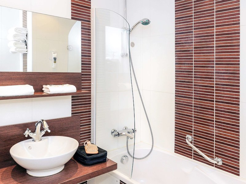 mercure omaha beach hotel