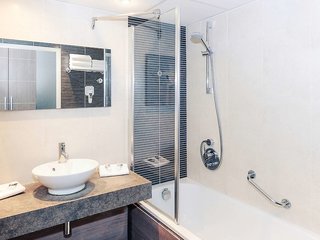 mercure omaha beach hotel