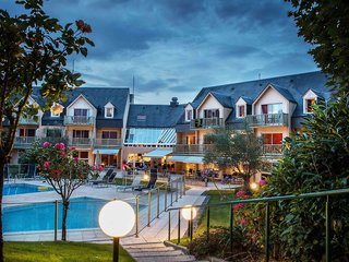 mercure omaha beach hotel
