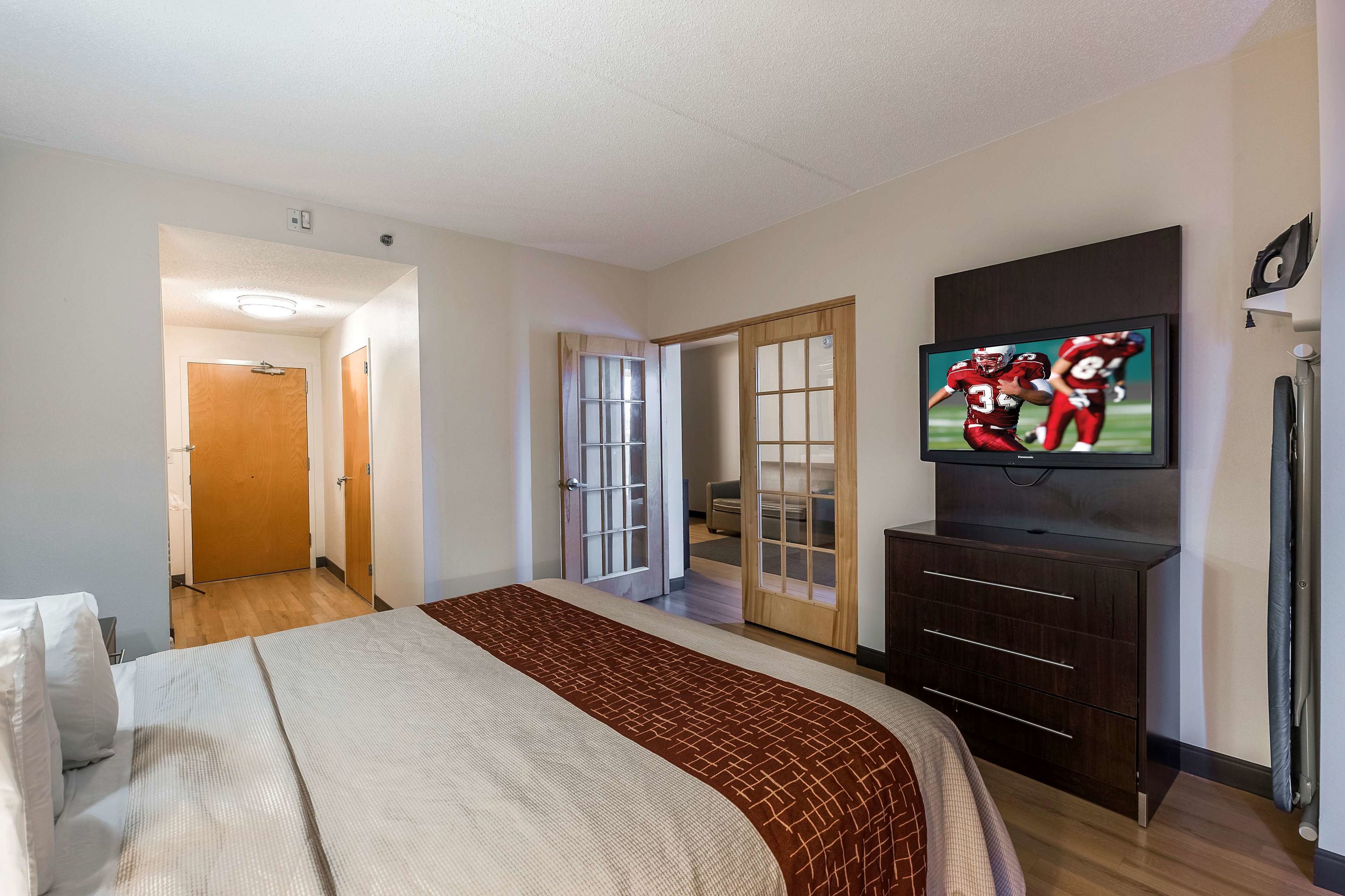 red roof inn plus phoenix west