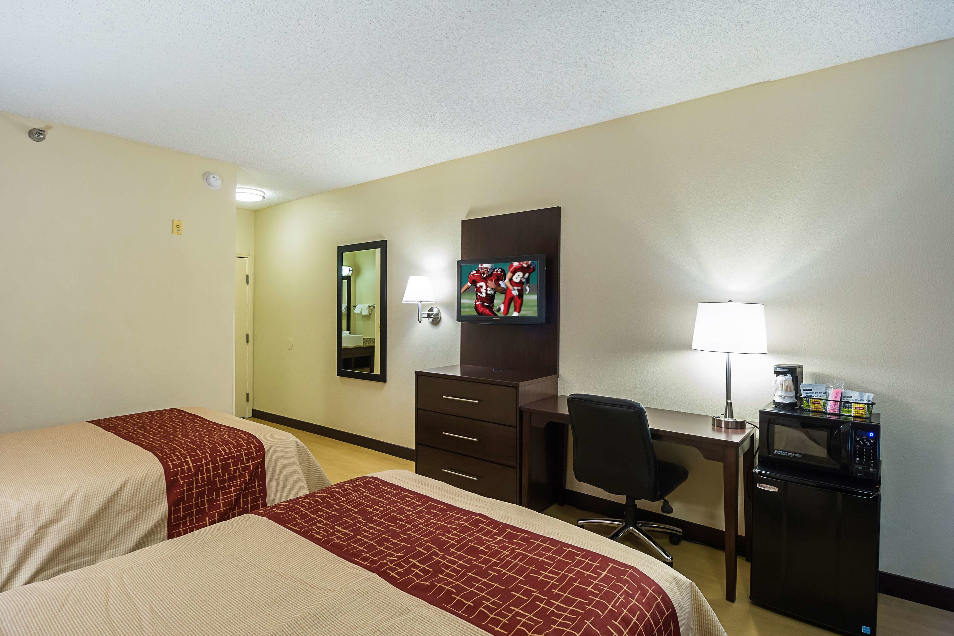 red roof inn plus phoenix west