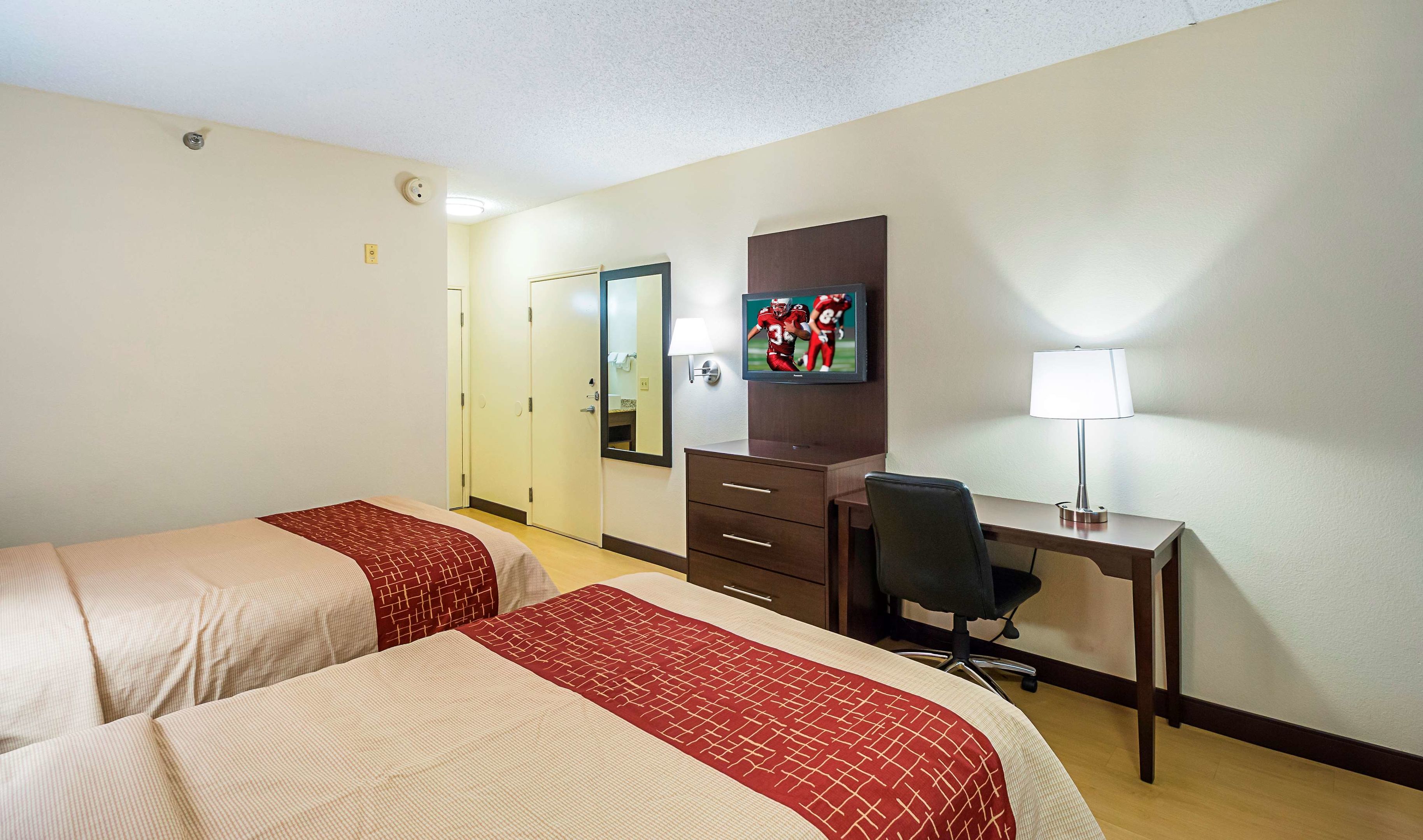 red roof inn plus phoenix west