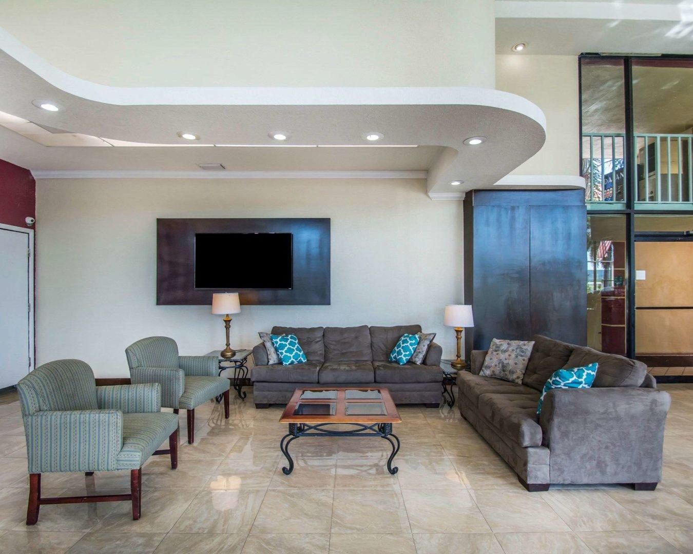 quality inn and suites at tropicana field