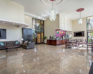 quality inn and suites at tropicana field