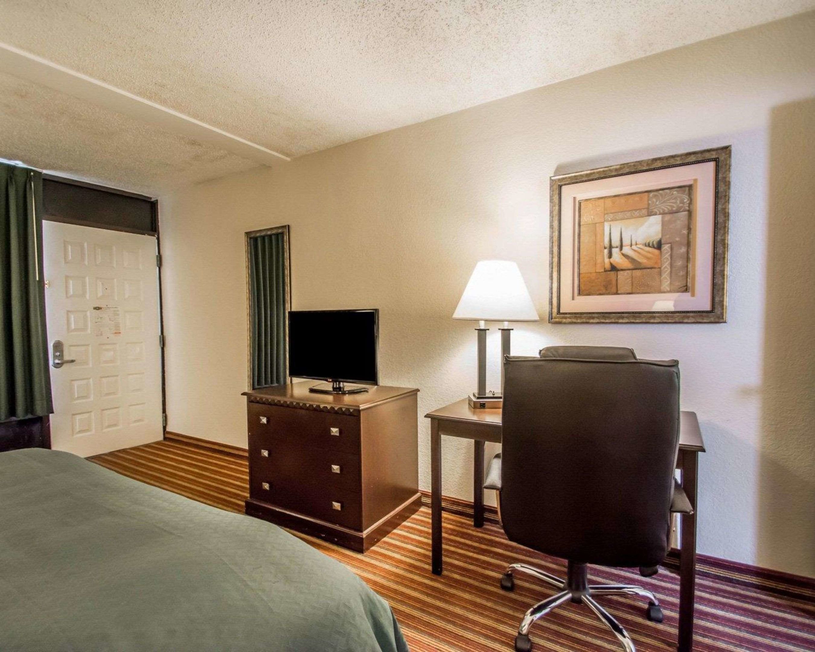 quality inn and suites at tropicana field