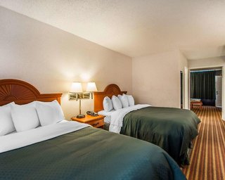Quality Inn & Suites At Tropicana Field,St. Petersburg>>St. Pete Beach,3 star