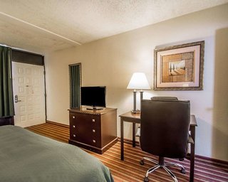 Quality Inn & Suites At Tropicana Field,St. Petersburg>>St. Pete Beach,3 star