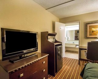 quality inn and suites at tropicana field