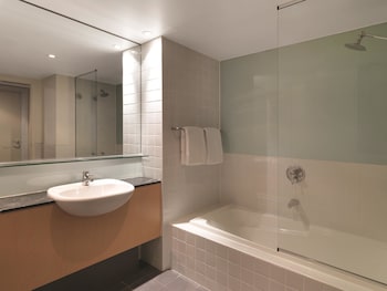 adina apartment hotel sydney town hall