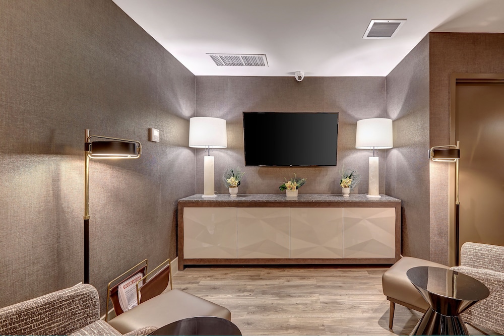 town inn suites hotel