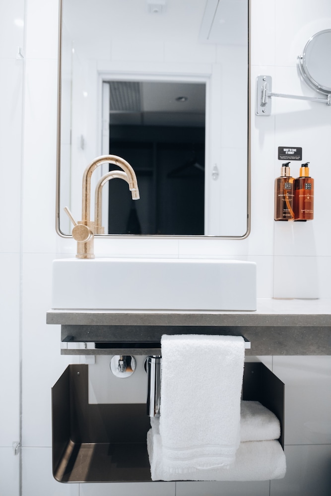 clarion hotel gillet