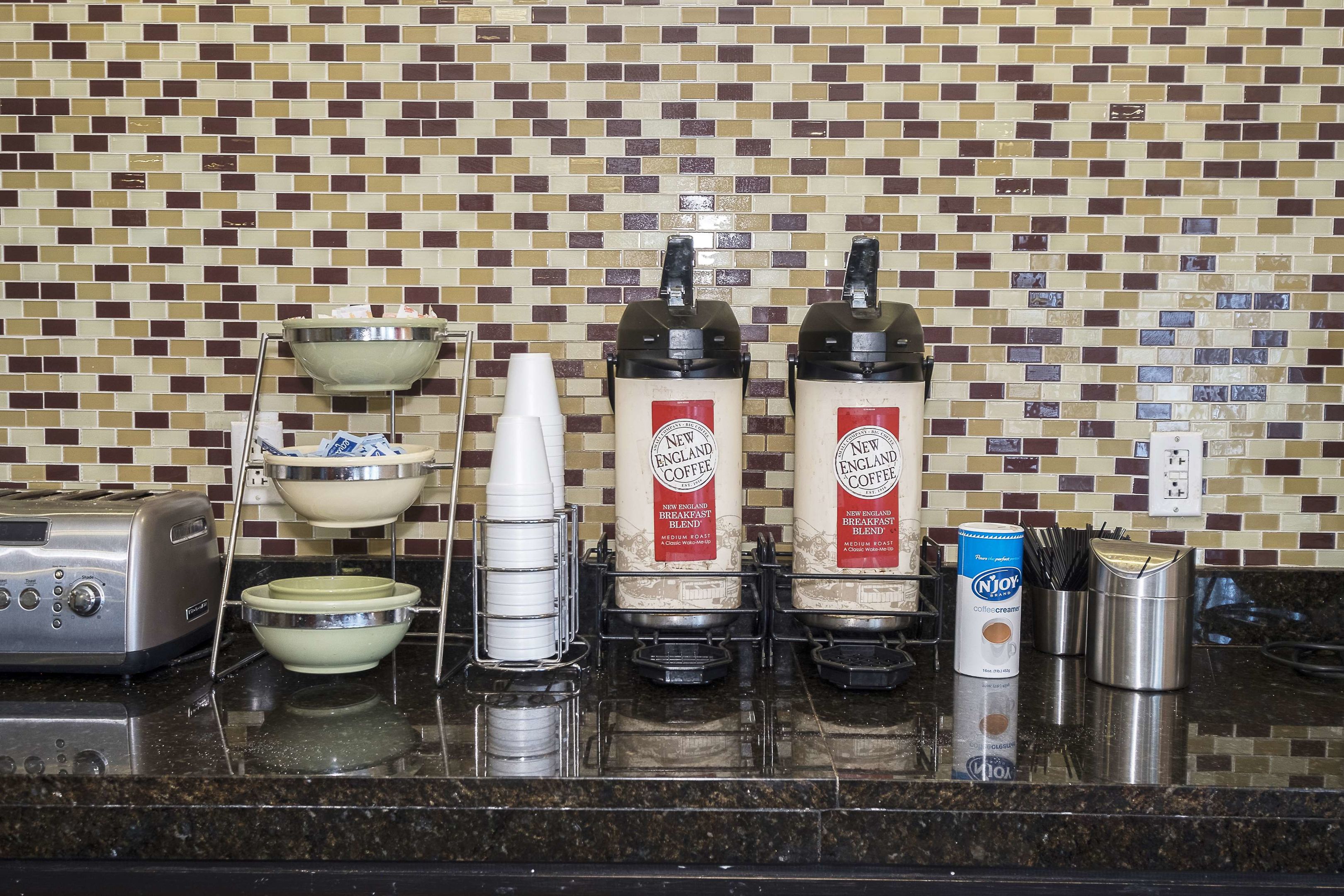 red roof inn hartford vernon