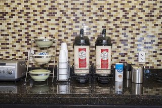 red roof inn hartford vernon