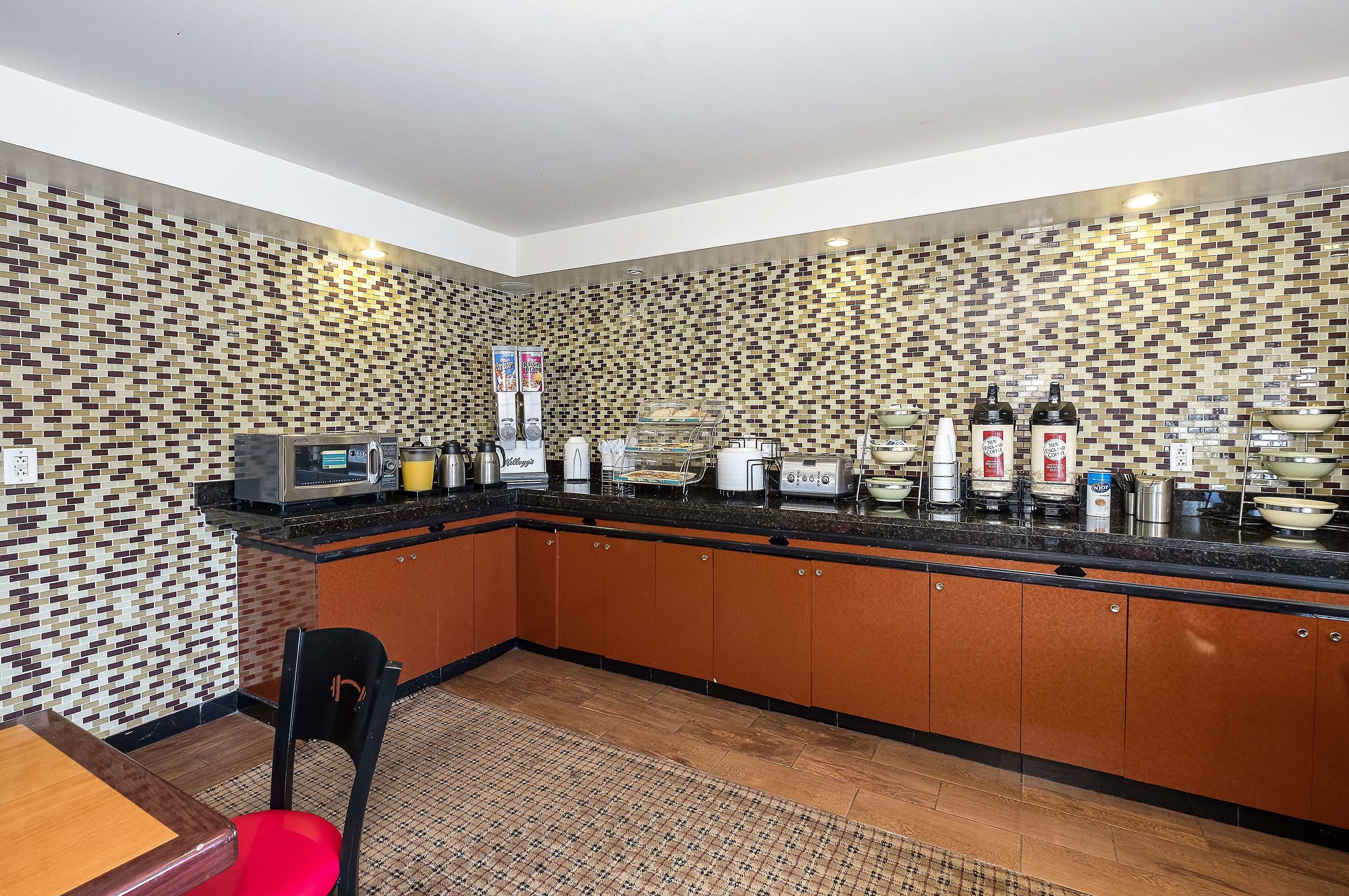 red roof inn hartford vernon