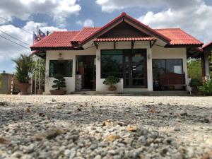 jasmine villa tropical garden