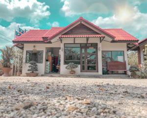 jasmine villa tropical garden