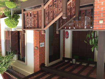 jasmine villa tropical garden