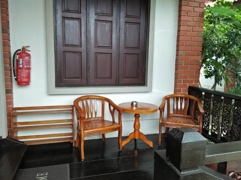 jasmine villa tropical garden