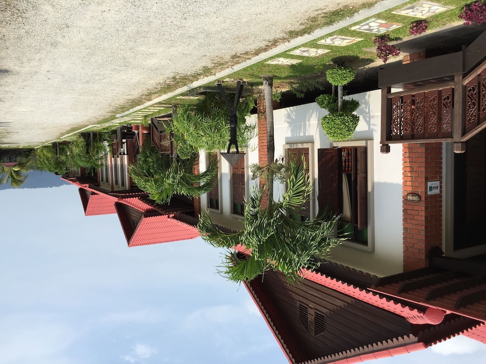 jasmine villa tropical garden