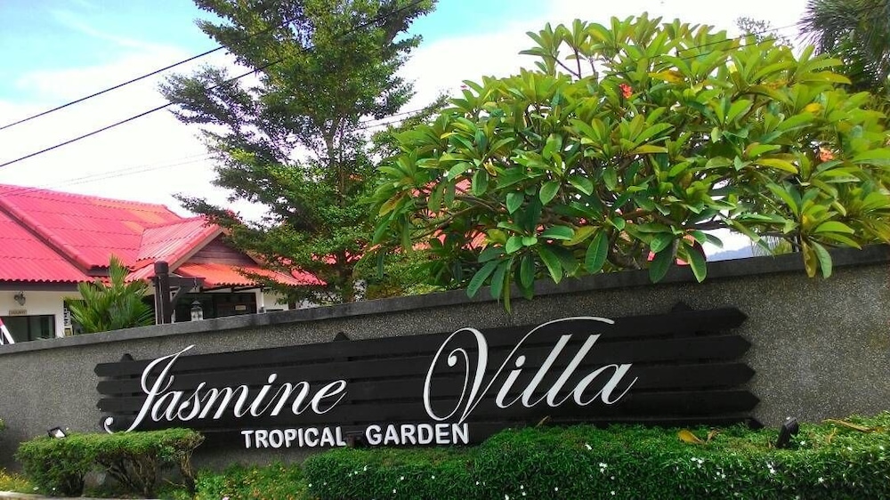 jasmine villa tropical garden