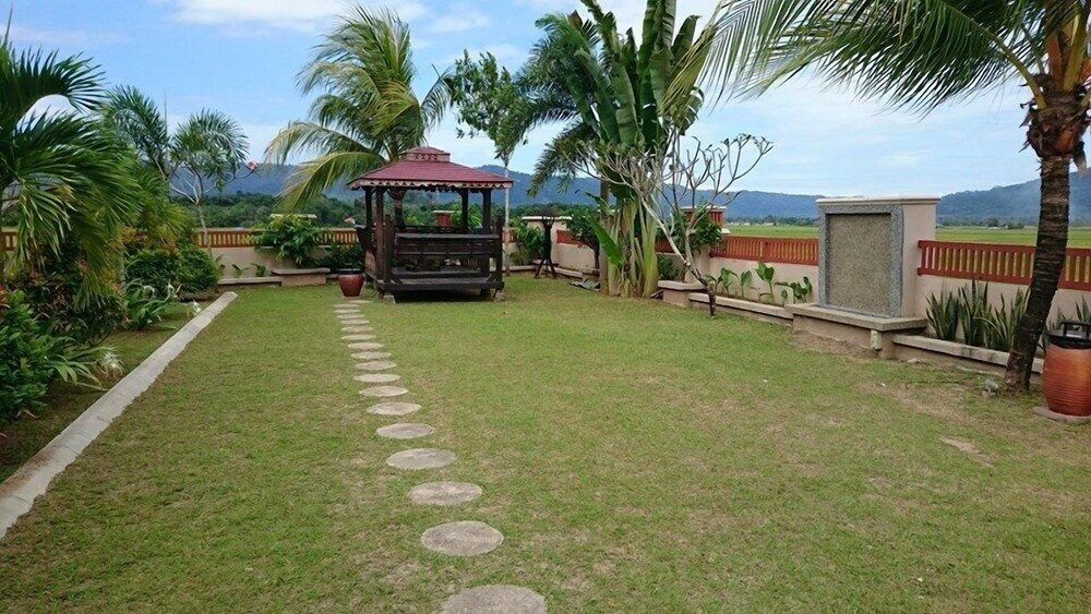 jasmine villa tropical garden