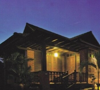 jasmine villa tropical garden