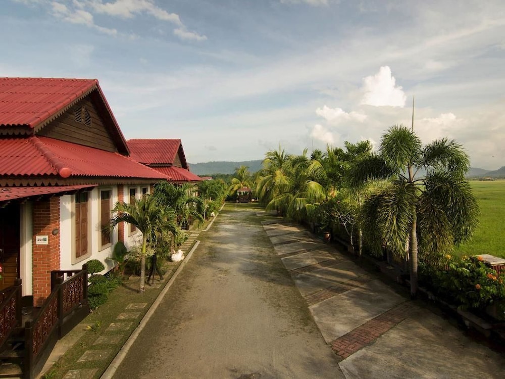 jasmine villa tropical garden