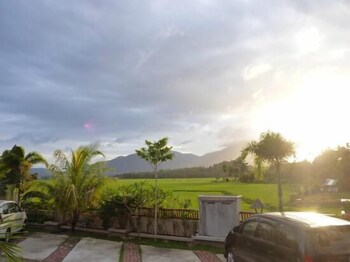 jasmine villa tropical garden