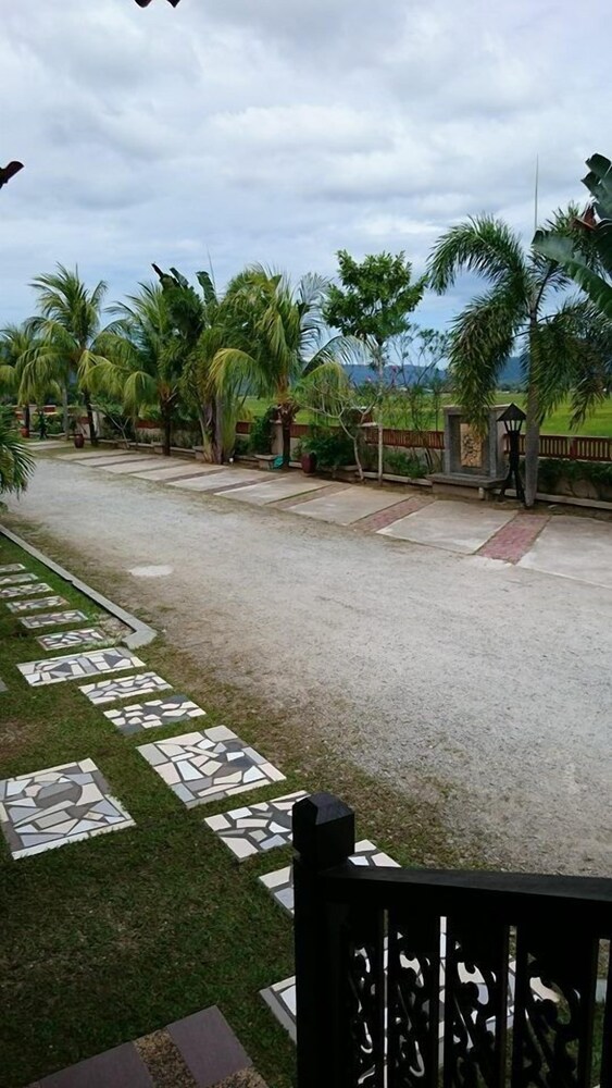 jasmine villa tropical garden