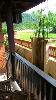 jasmine villa tropical garden