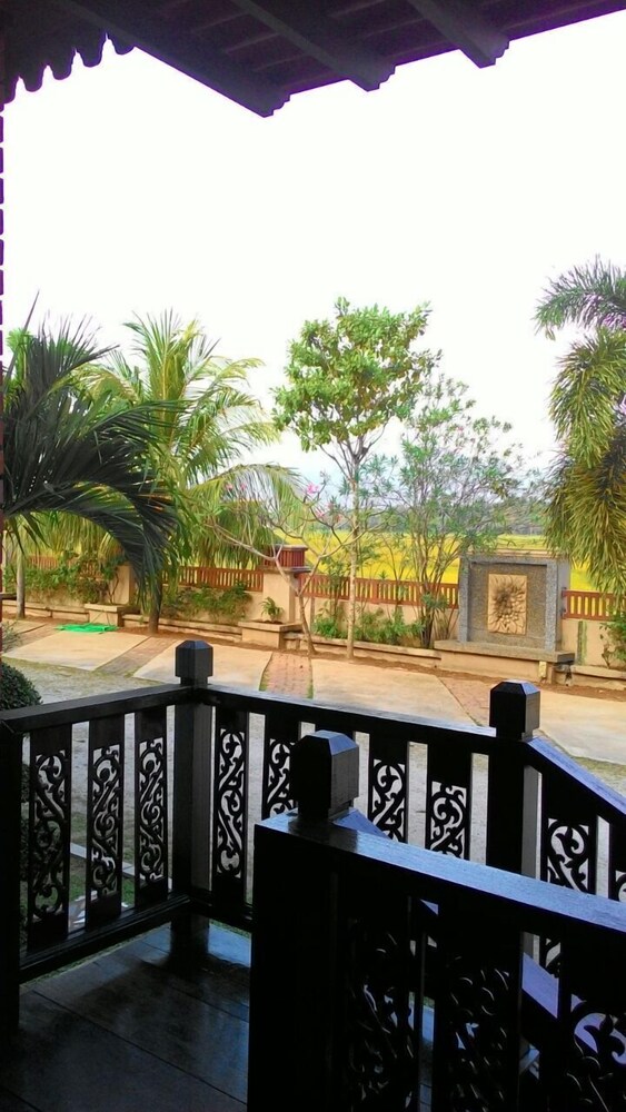 jasmine villa tropical garden