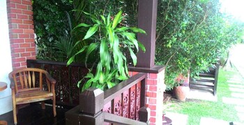 jasmine villa tropical garden