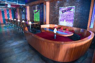 Evergreen Hotel,In Khar (Western Suburbs),4 star